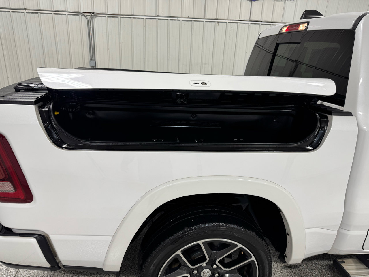Used 2019 RAM 1500 Laramie image 9