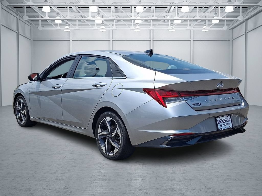 Certified 2022 Hyundai Elantra Limited w/ Preferred Accessory Package FWD image 6