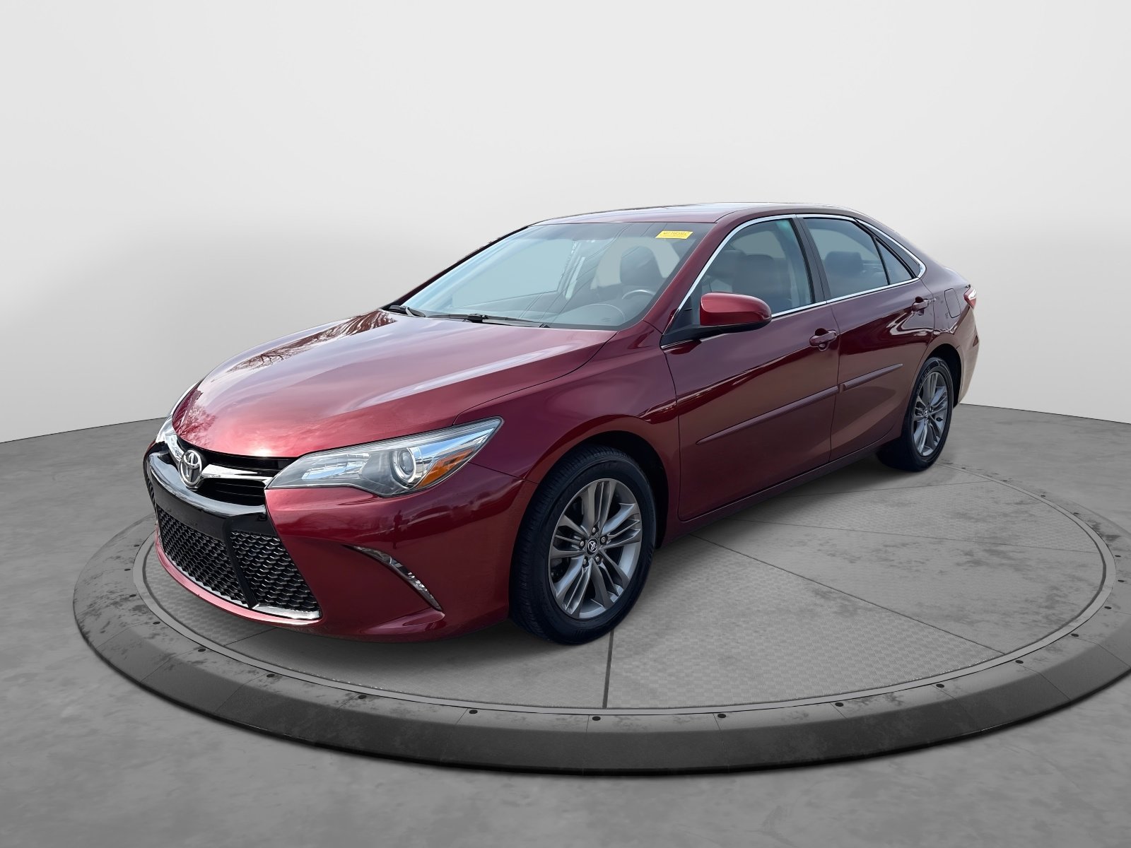 Used 2016 Toyota Camry SE image 3