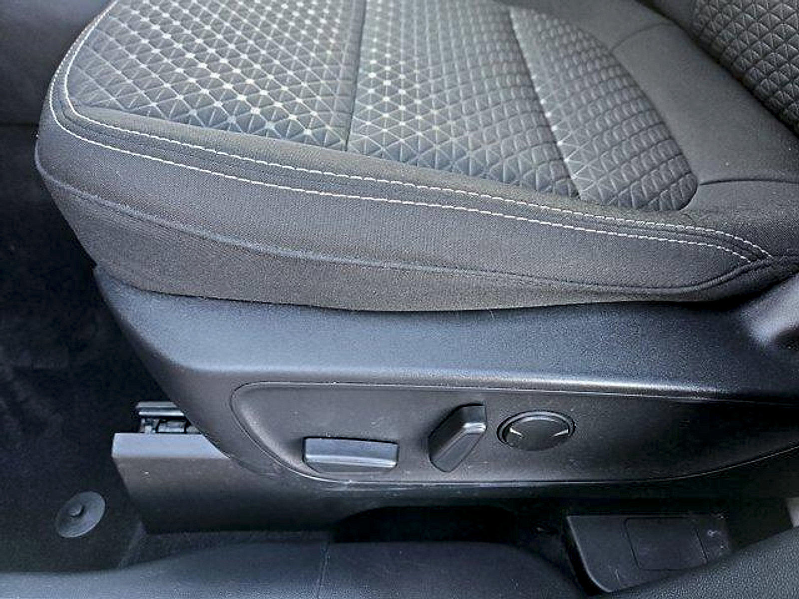 Certified 2023 Ford Escape Active AWD/4WD image 12
