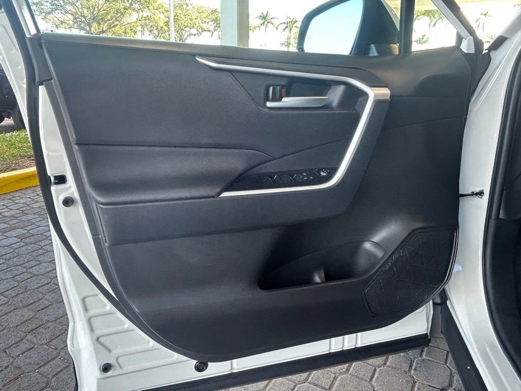 Used 2025 Toyota RAV4 XLE image 34
