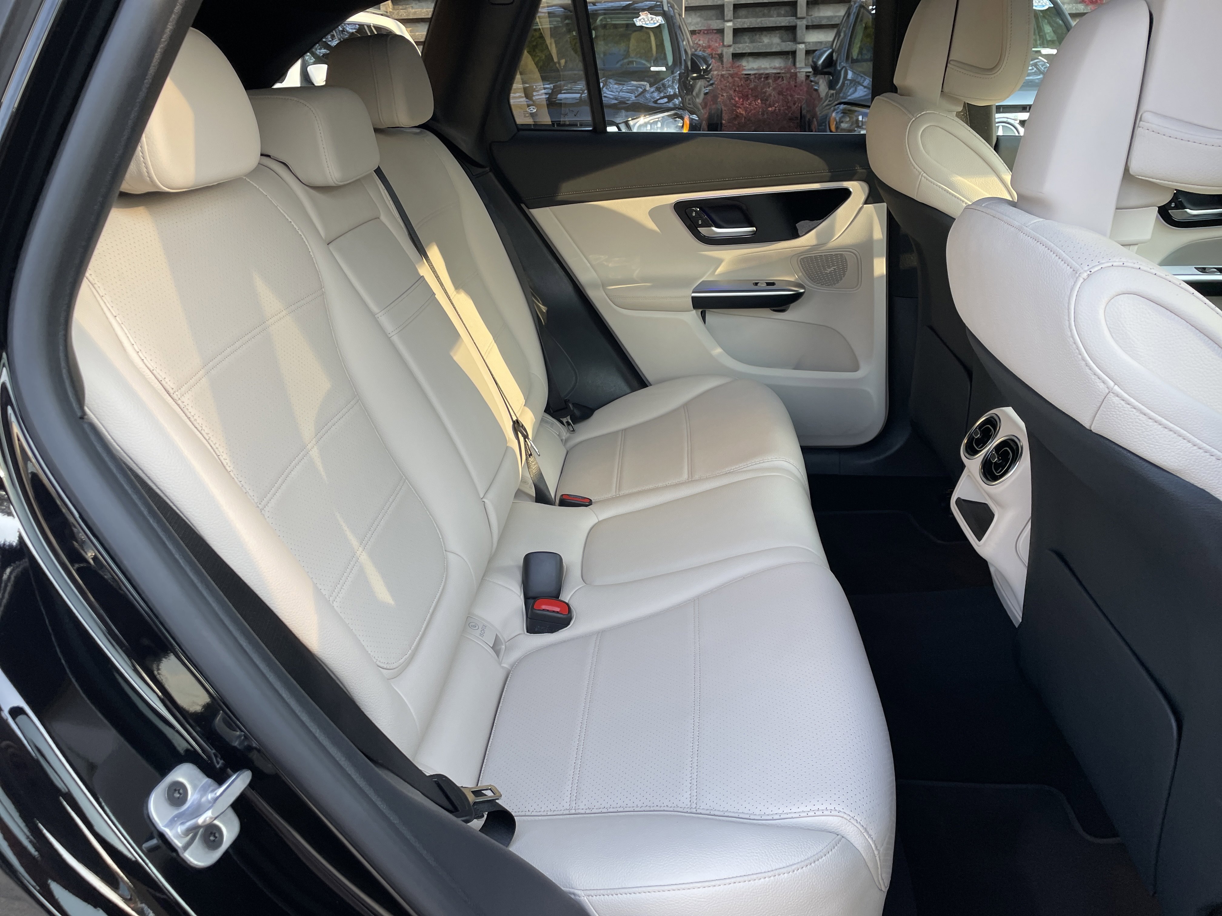 Used 2024 Mercedes-Benz GLC 300 4MATIC image 44