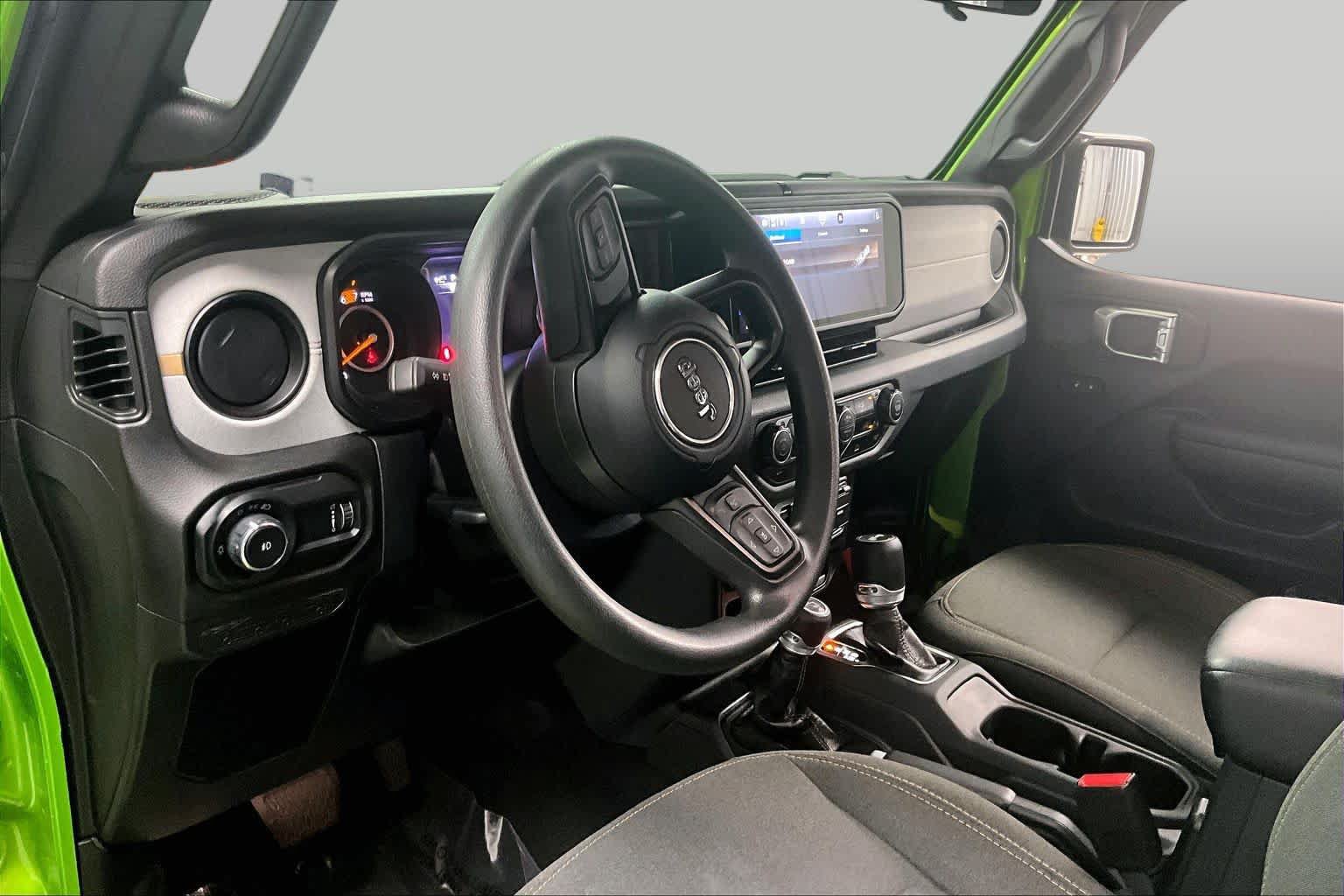 Used 2025 Jeep Wrangler Sport AWD/4WD image 18