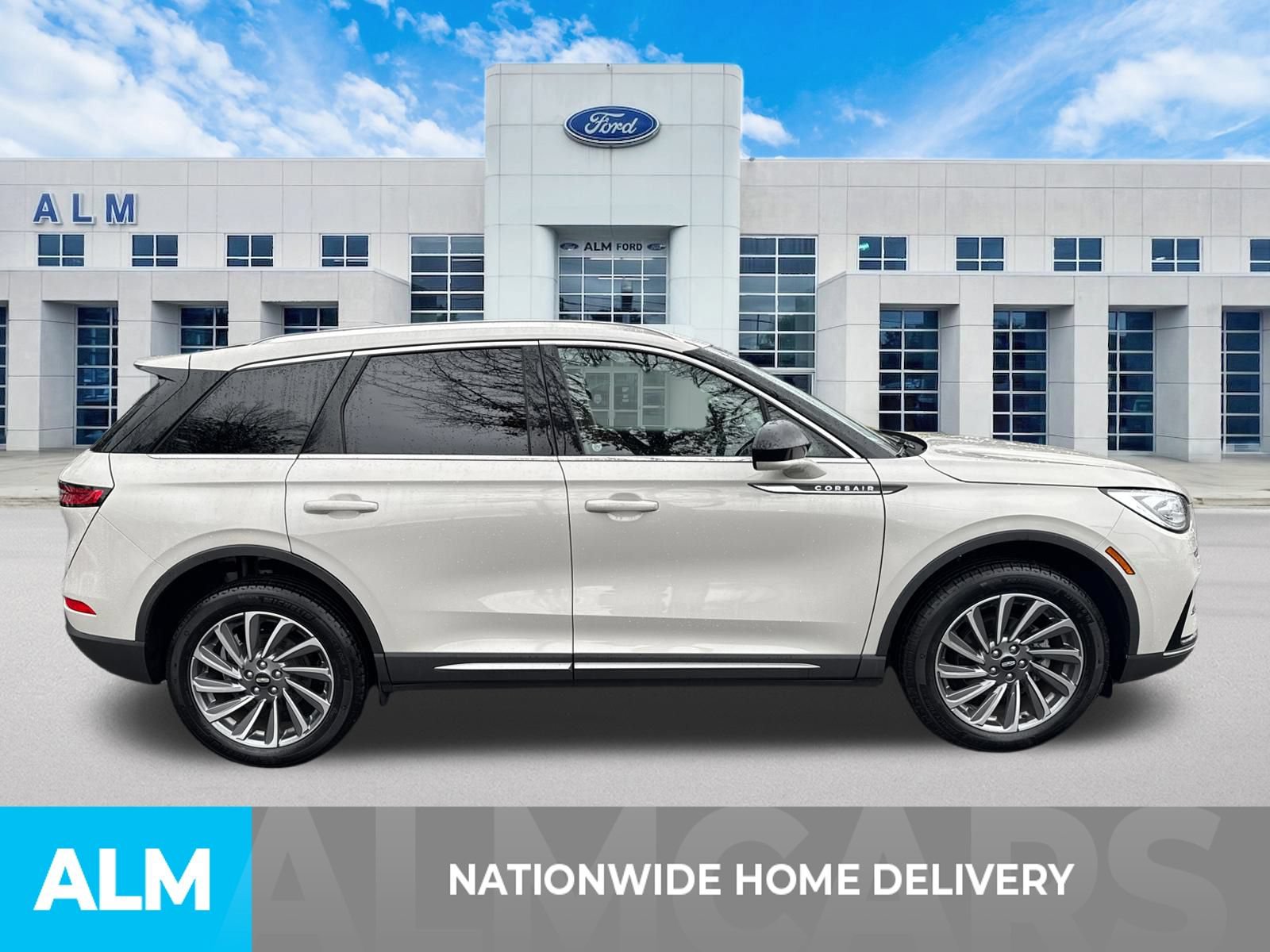 Used 2023 Lincoln Corsair Reserve w/ Rear Removable Package Tray AWD/4WD image 4