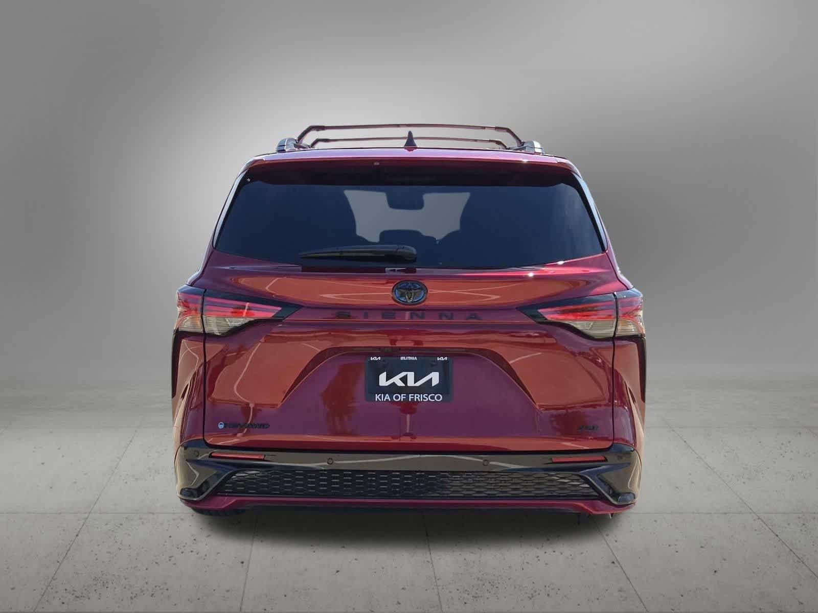 Used 2025 Toyota Sienna XSE w/ XSE Premium Package AWD/4WD image 5