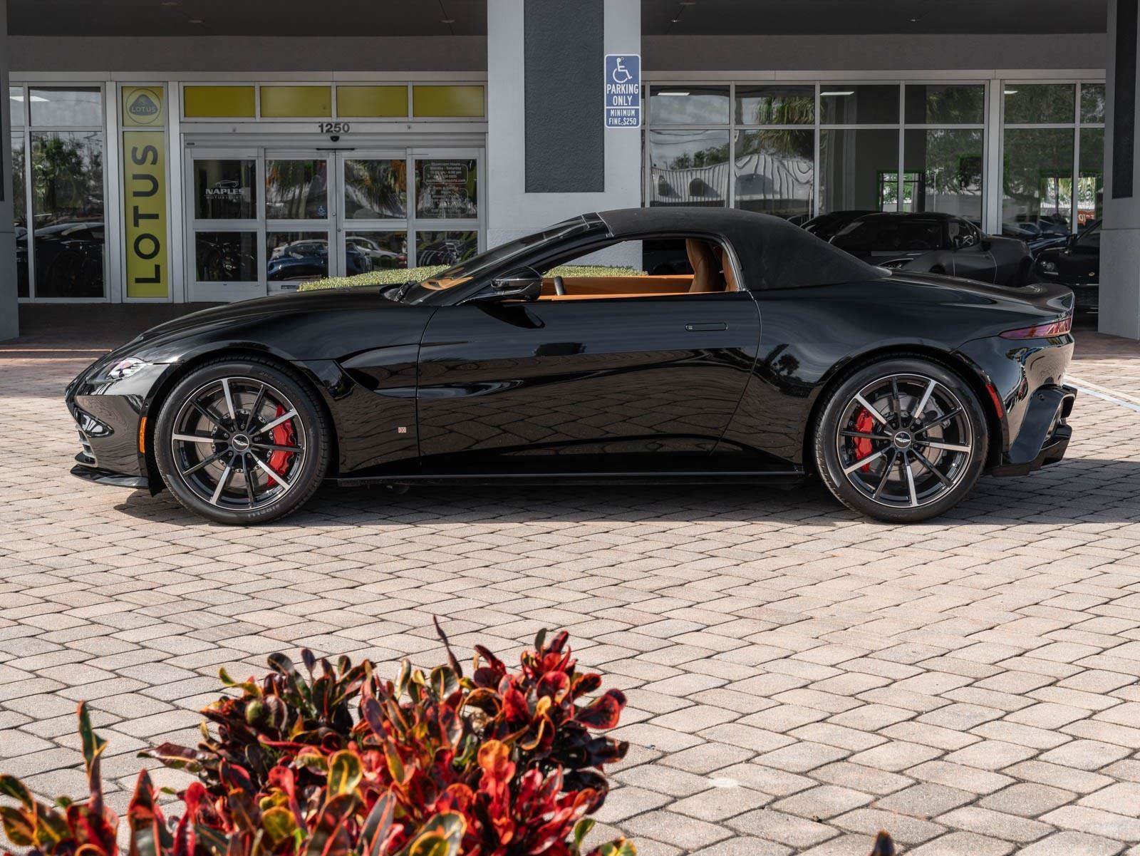Used 2021 Aston Martin V8 Vantage Roadster RWD image 16