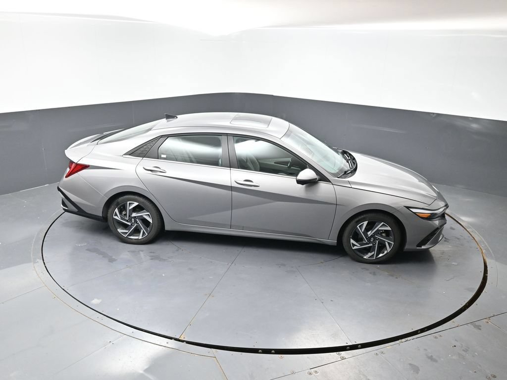 Used 2024 Hyundai Elantra Limited FWD image 43