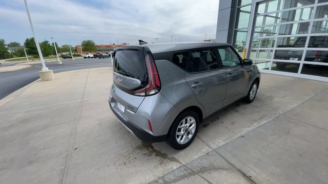 Used 2025 Kia Soul LX w/ LX Technology Package FWD image 2