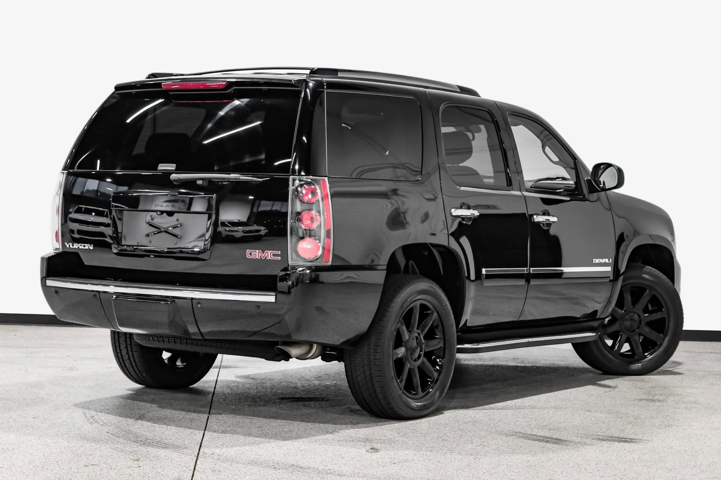 Used 2013 GMC Yukon Denali AWD/4WD image 6