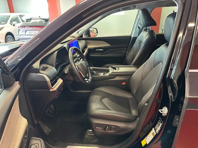 Certified 2025 Toyota Grand Highlander AWD image 10
