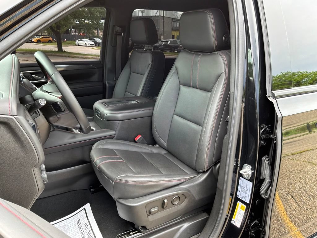Used 2023 Chevrolet Suburban RST AWD/4WD image 15