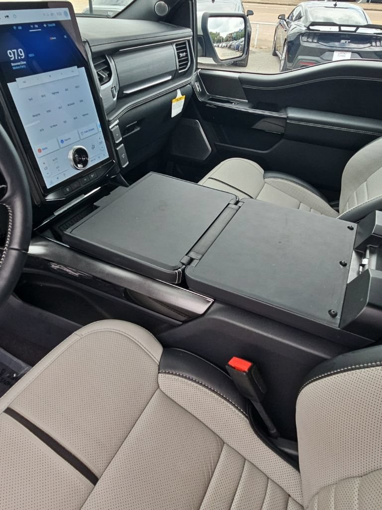 Used 2023 Ford F150 Lightning Platinum AWD/4WD image 22
