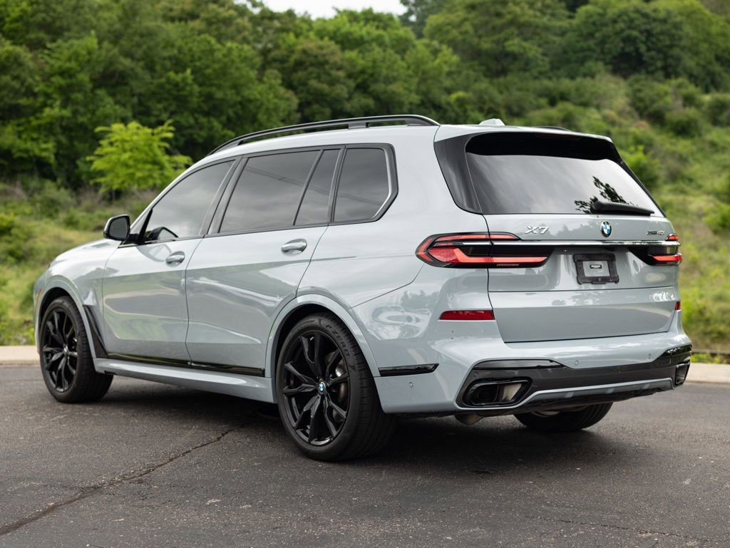 Used 2023 BMW X7 xDrive40i w/ M Sport Package AWD/4WD image 4