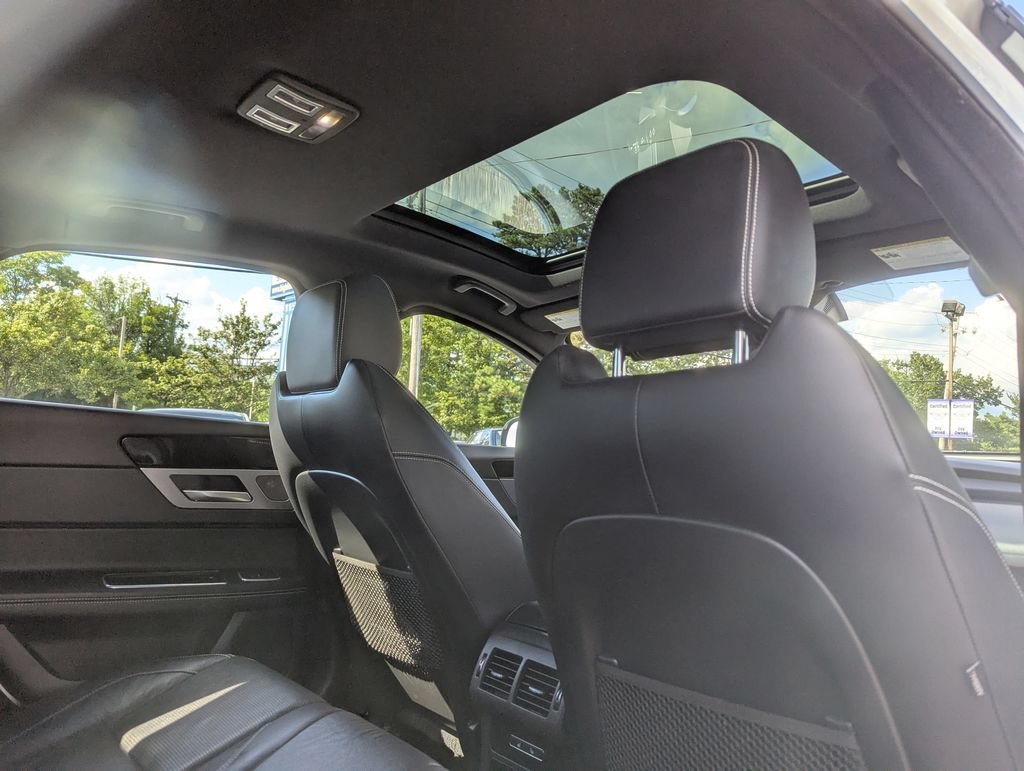 Used 2016 Jaguar XF R-Sport AWD/4WD image 47