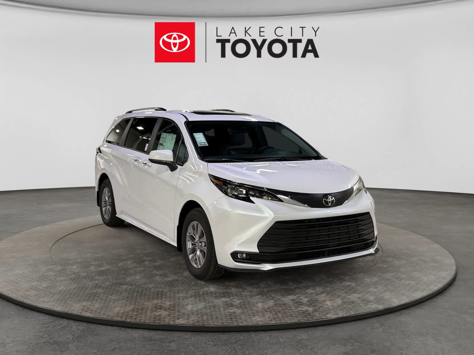 New 2026 Toyota Sienna XLE FWD image 9