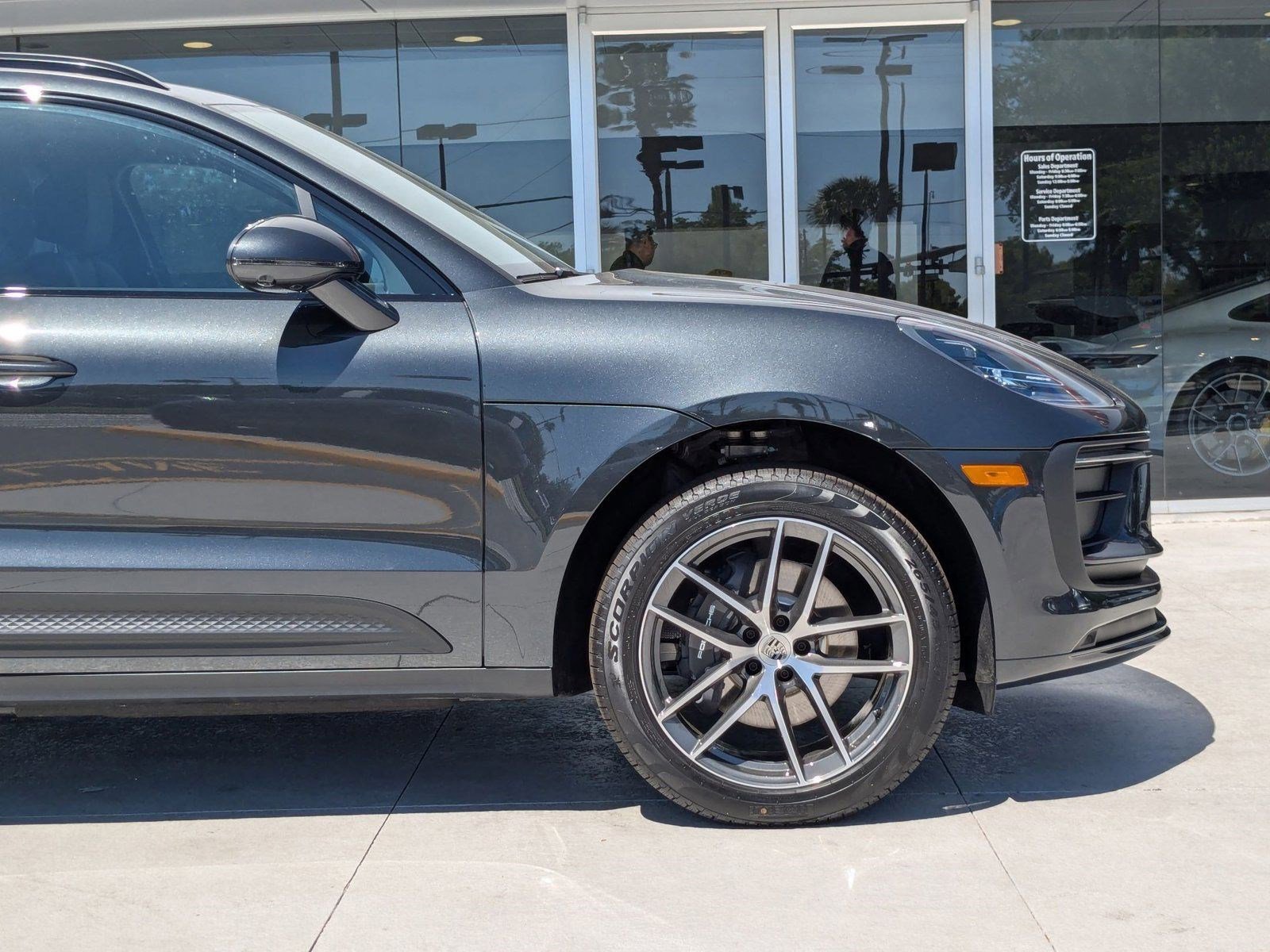 Certified 2025 Porsche Macan image 11