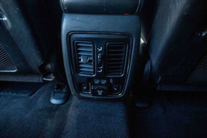 Used 2016 Jeep Grand Cherokee Limited image 23