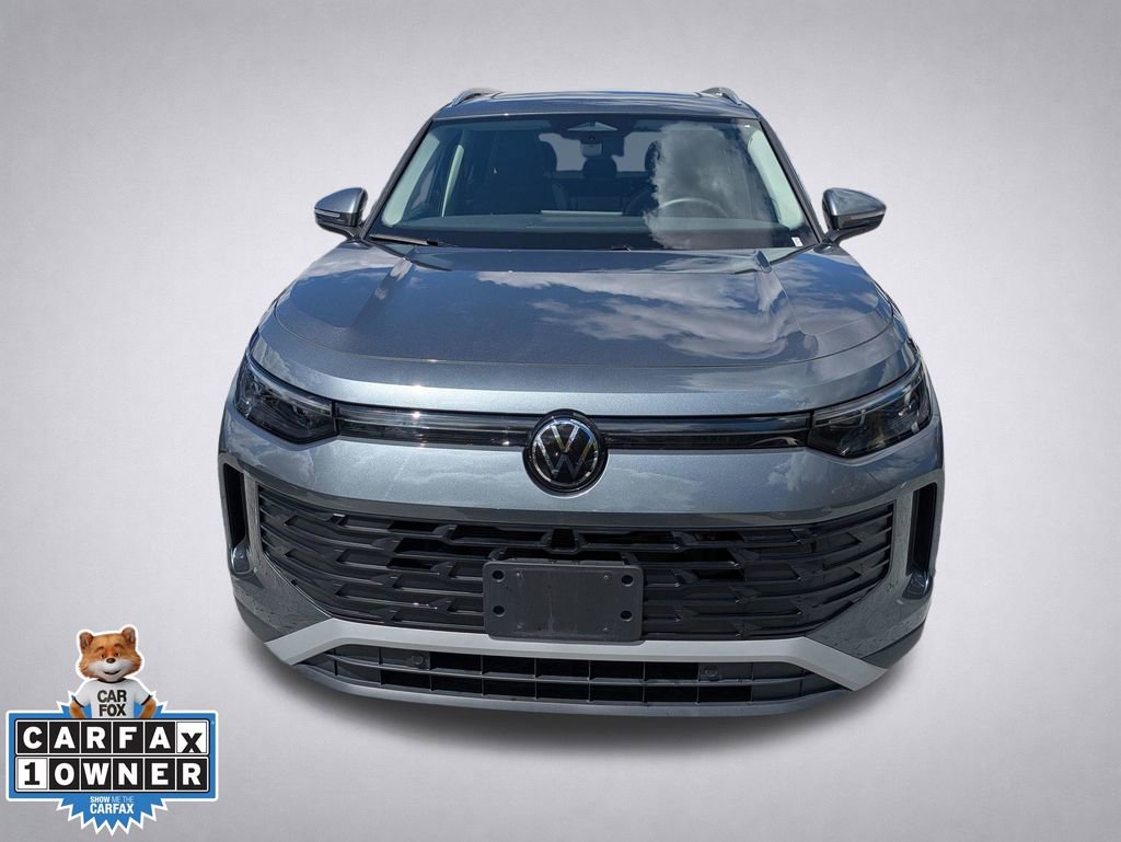 Used 2025 Volkswagen Tiguan SE w/ Panoramic Sunroof Package AWD/4WD image 9