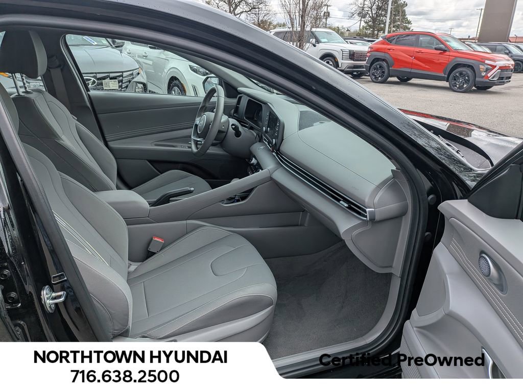Certified 2025 Hyundai Elantra Sport FWD image 31
