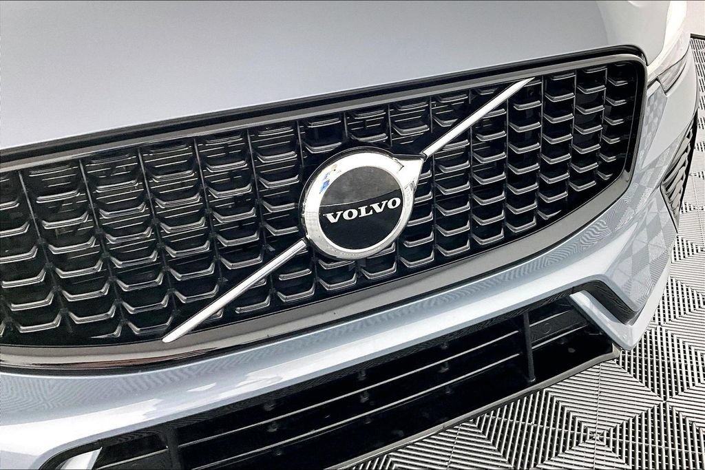 Used 2024 Volvo XC60 B5 Core AWD/4WD image 30