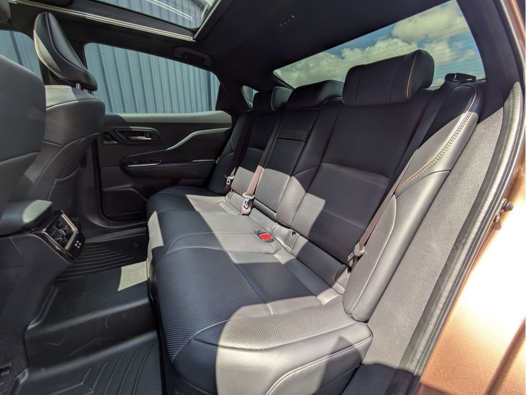 Used 2025 Toyota Crown AWD/4WD image 32