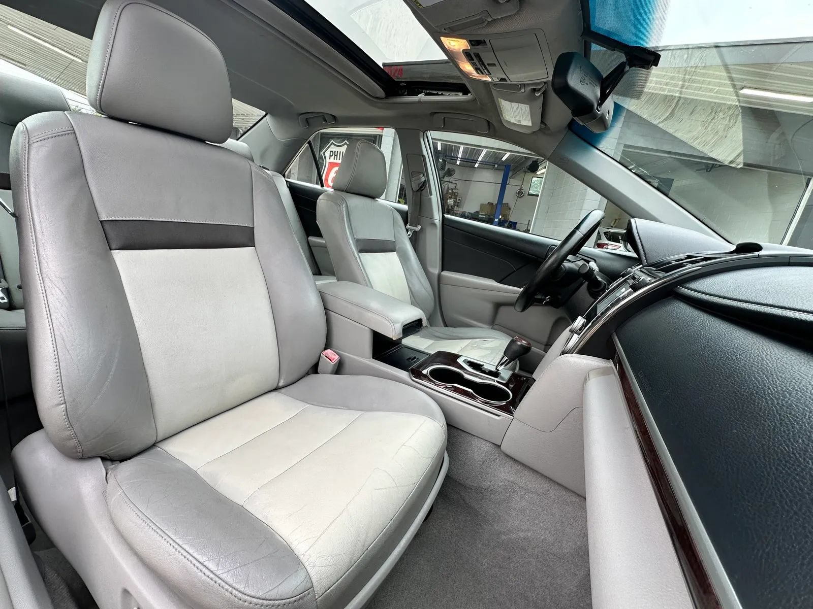 Used 2013 Toyota Camry XLE w/ Leather Pkg FWD image 18
