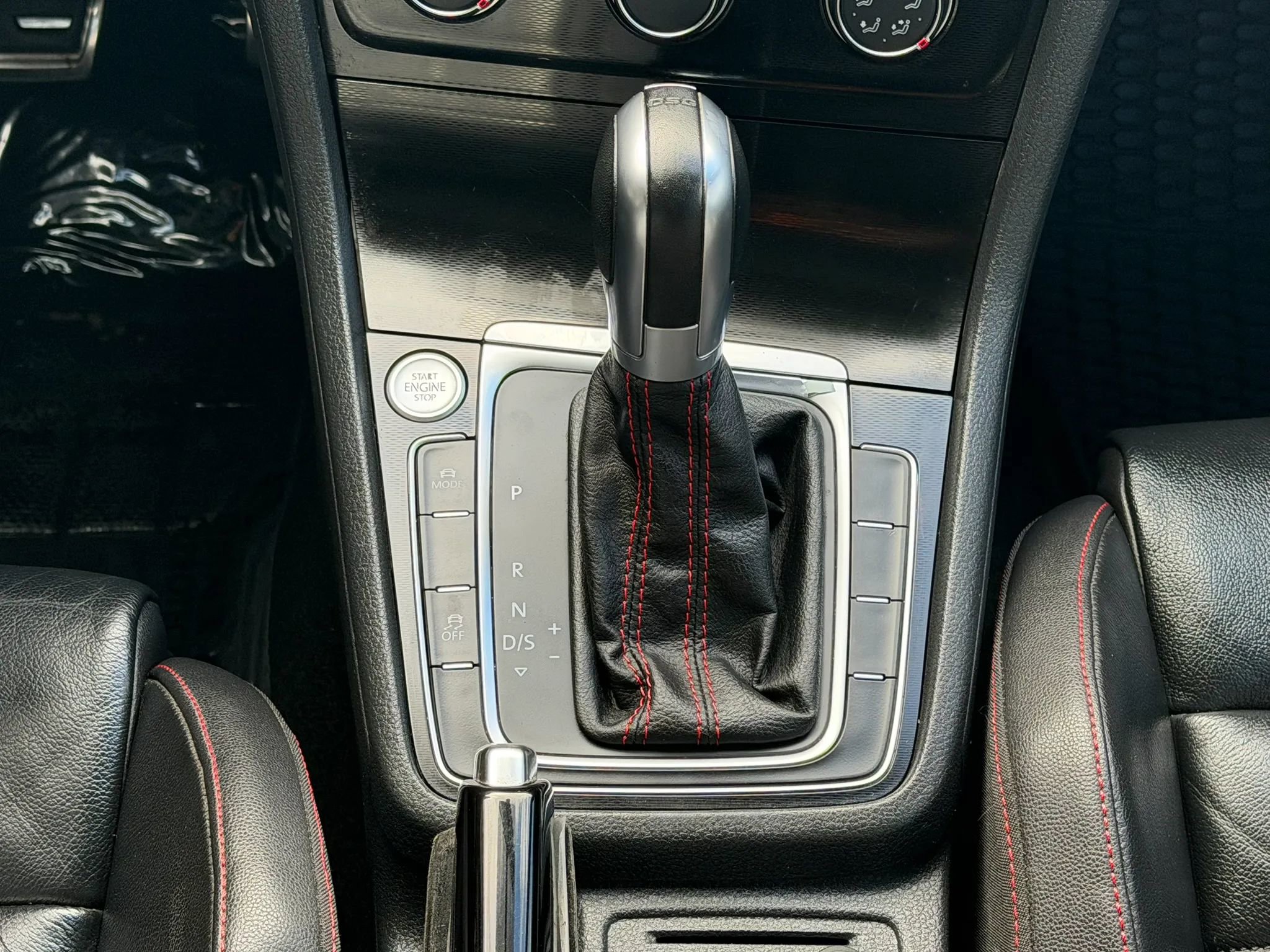 Used 2015 Volkswagen GTI SE w/ Lighting Package (SEL) FWD image 17