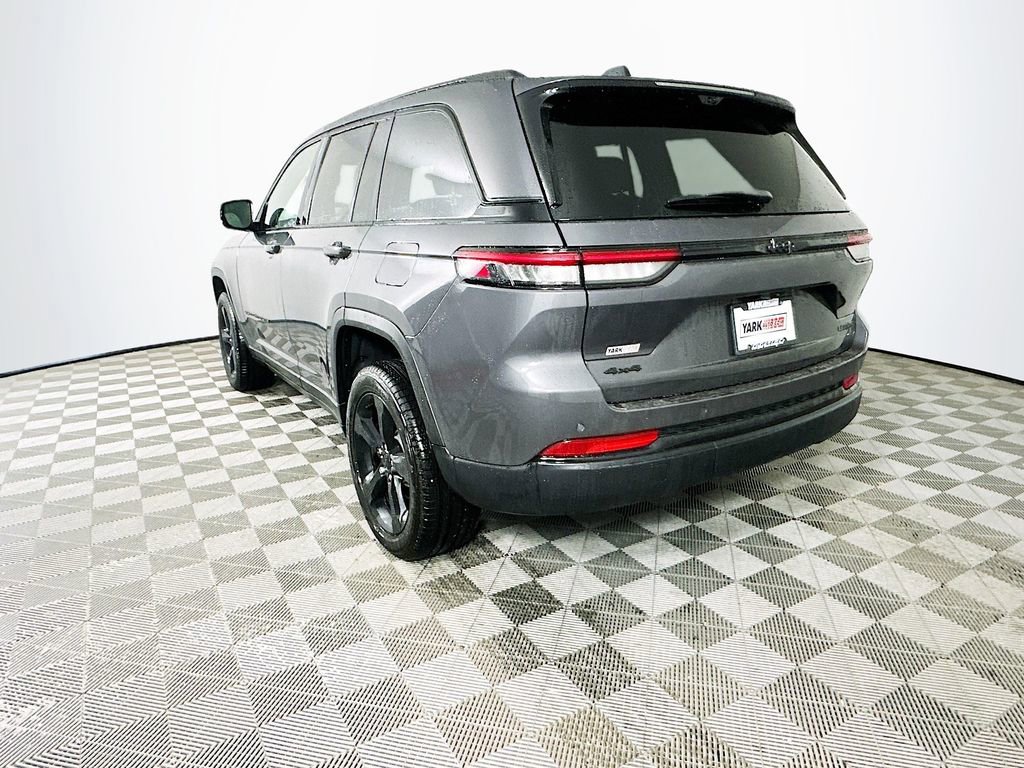 Certified 2025 Jeep Grand Cherokee Limited w/ Luxury Tech Group II image 8