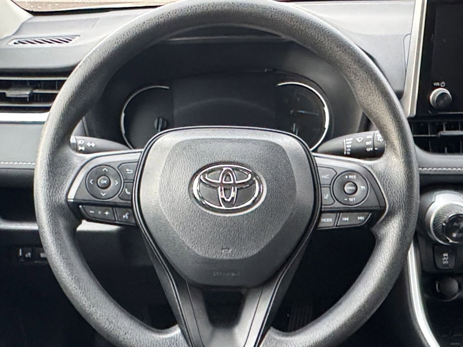 Used 2025 Toyota RAV4 LE image 27