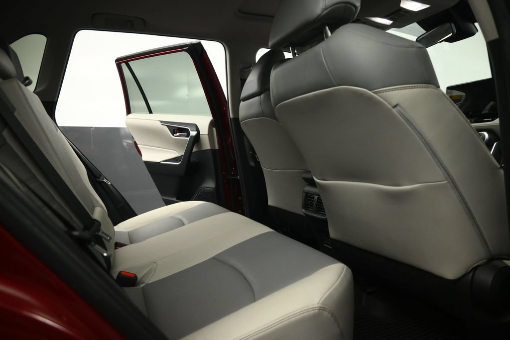 Used 2022 Toyota RAV4 XLE Premium FWD image 53