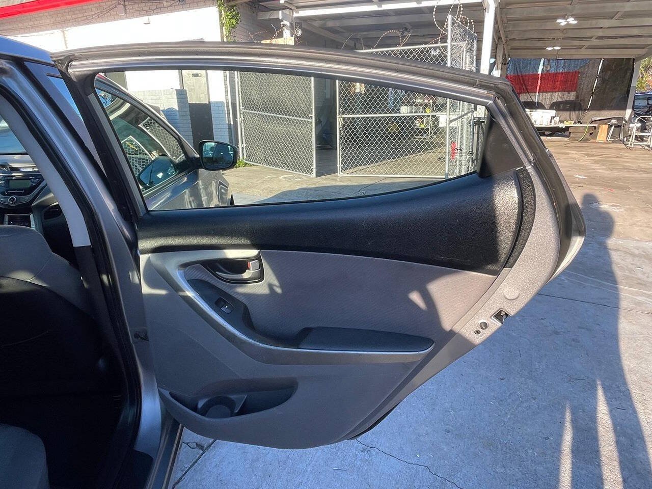 Used 2012 Hyundai Elantra GLS w/ Preferred Pkg 3 FWD image 9