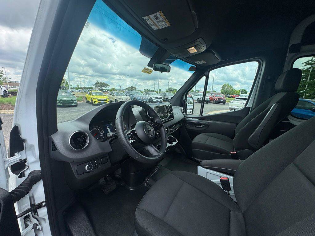 Used 2025 Mercedes-Benz Sprinter 2500 image 10