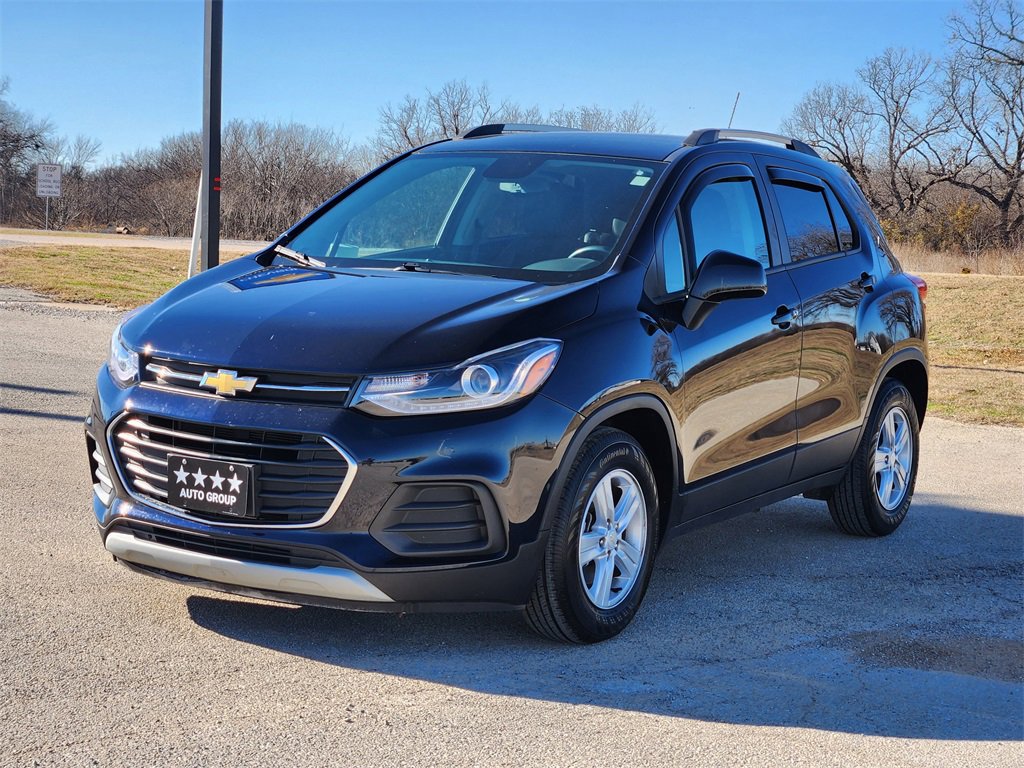 Used 2022 Chevrolet Trax LT w/ LT Convenience Package image 3