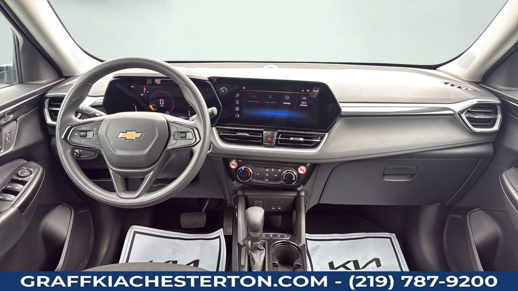 Used 2025 Chevrolet TrailBlazer LT AWD/4WD image 17