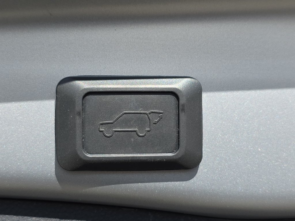 Used 2021 Toyota RAV4 Limited FWD image 14
