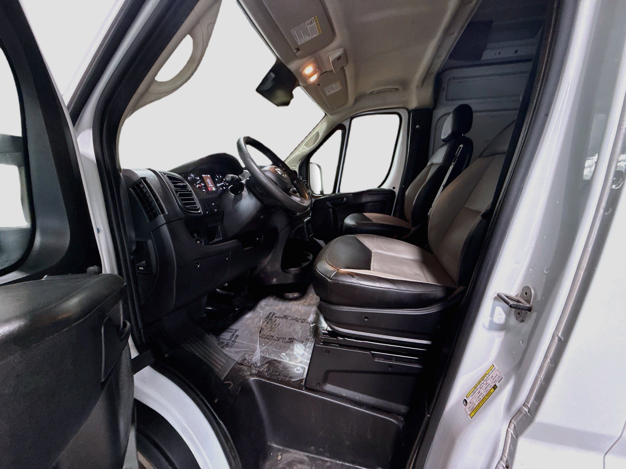 Used 2025 RAM ProMaster 2500 w/ Convenience Group FWD image 21
