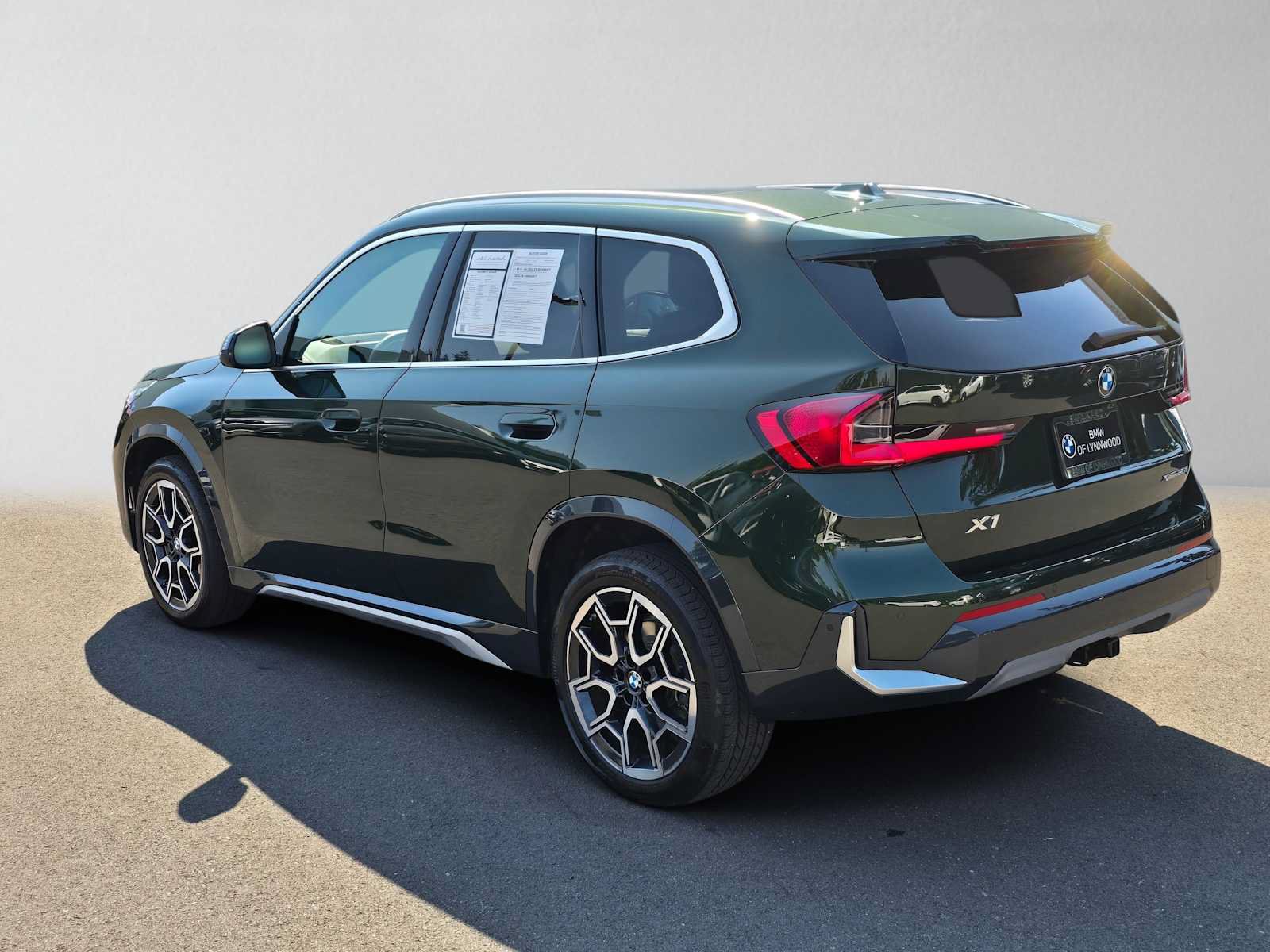 Used 2025 BMW X1 xDrive28i w/ Premium Package AWD/4WD image 5