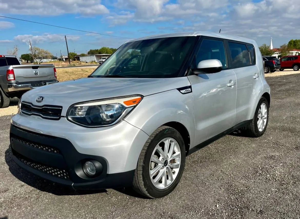 Used 2018 Kia Soul + image 1