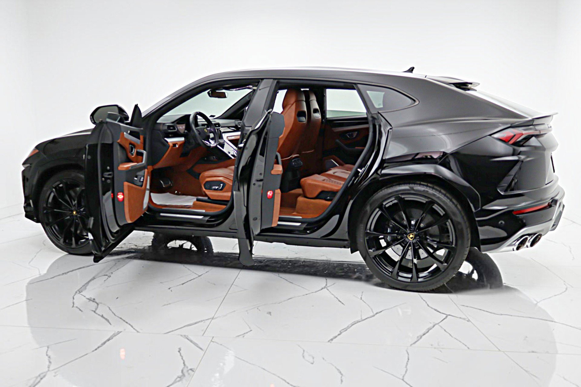 Used 2019 Lamborghini Urus AWD/4WD image 5
