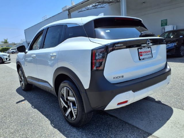 New 2025 Nissan Kicks SV w/ SV Premium Package AWD/4WD image 10