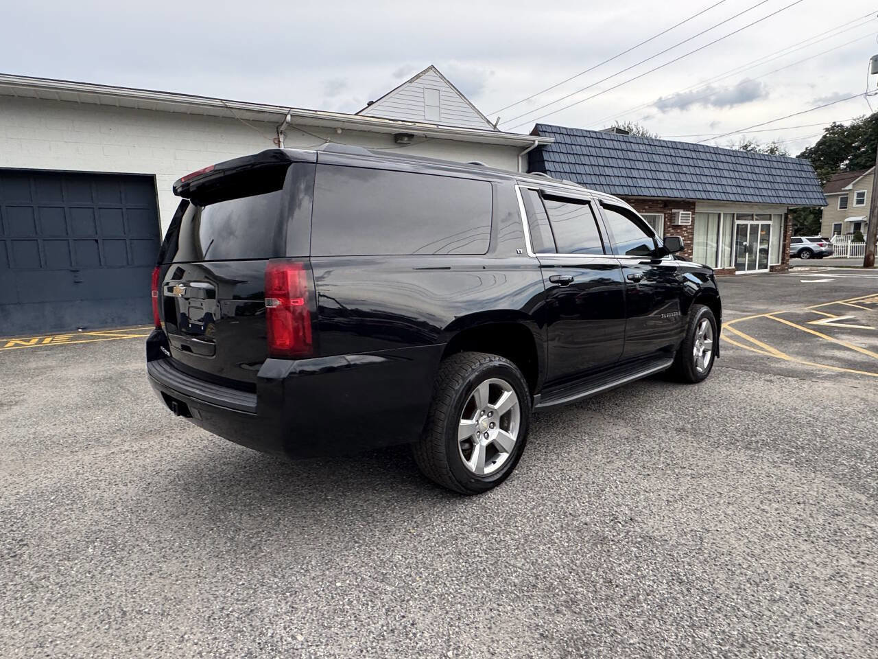 Used 2018 Chevrolet Suburban LT AWD/4WD image 10