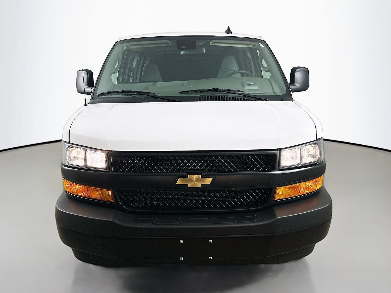 Used 2025 Chevrolet Express 2500 w/ Enhanced Convenience Package RWD image 2