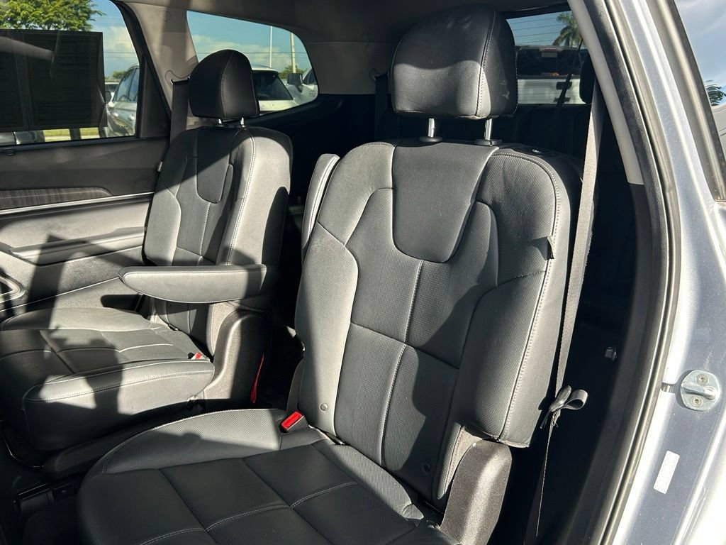 Used 2023 Kia Telluride EX w/ EX Captain's Chair Package FWD image 39