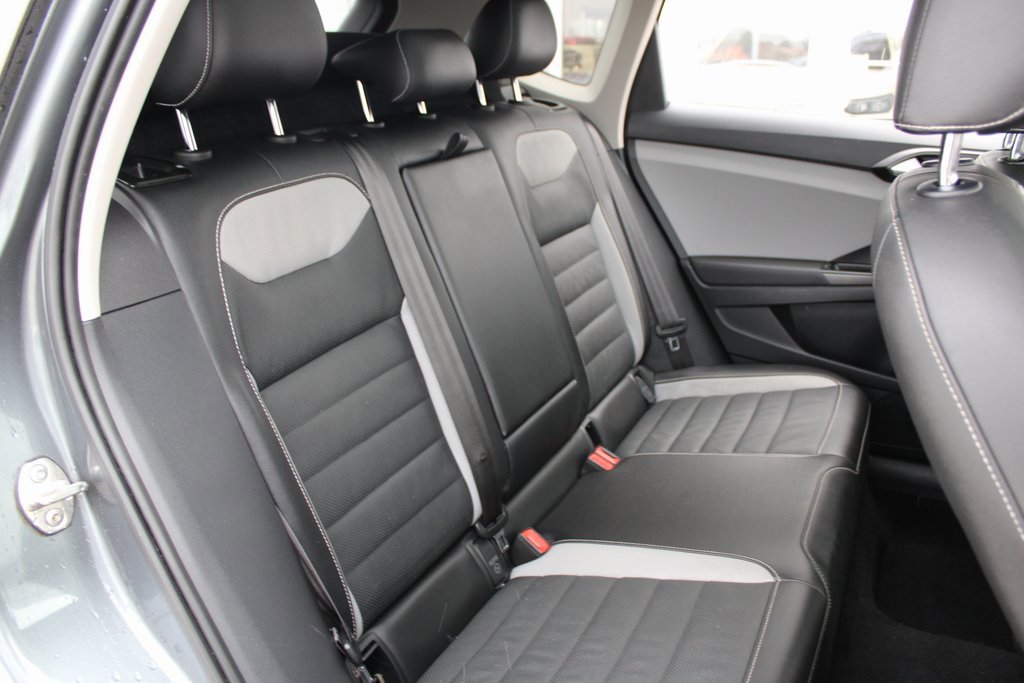 Certified 2022 Volkswagen Taos SEL image 25