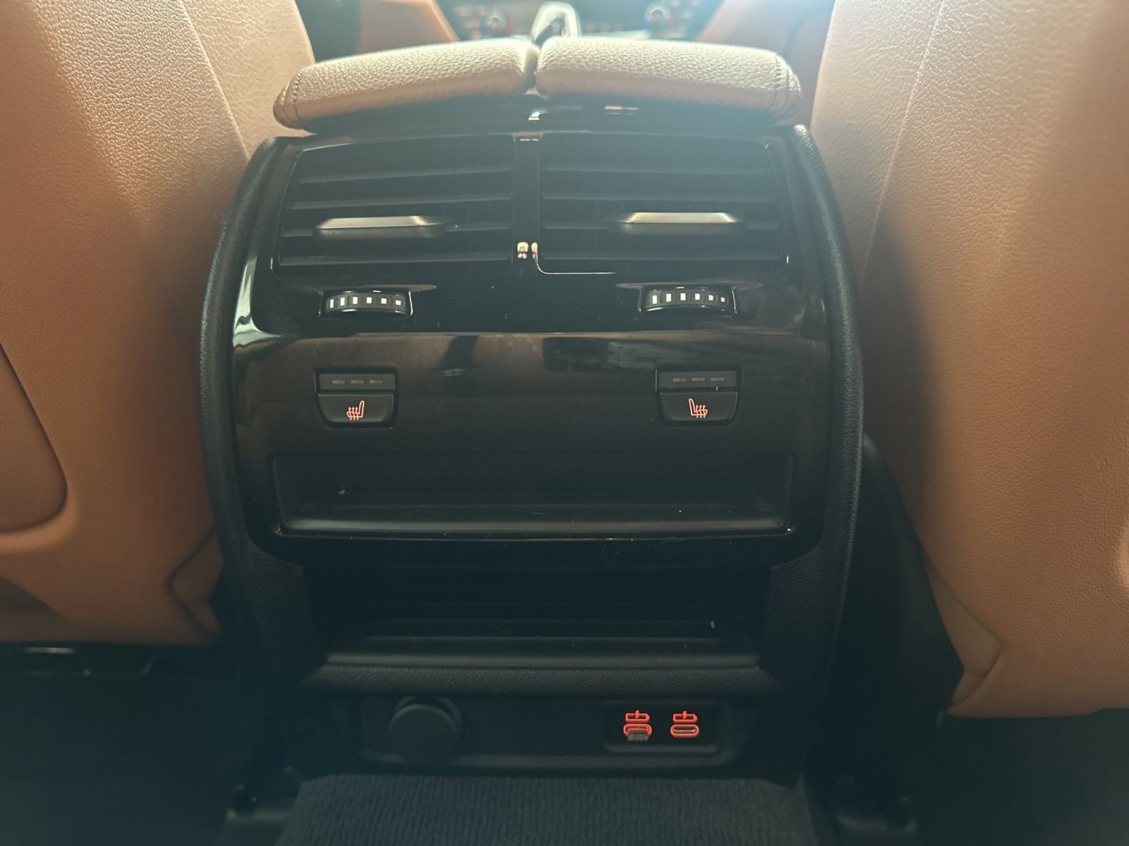 Used 2023 BMW M550i xDrive w/ Dynamic Handling Package image 36