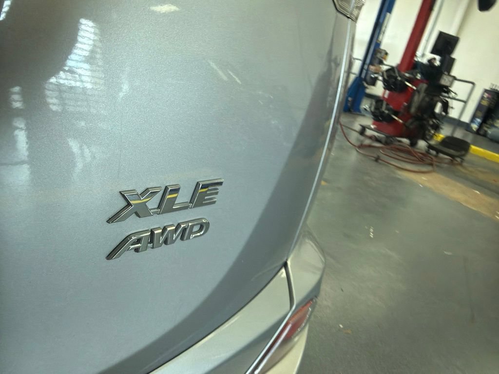 Used 2017 Toyota RAV4 XLE w/ Premium Special Value Package AWD/4WD image 9