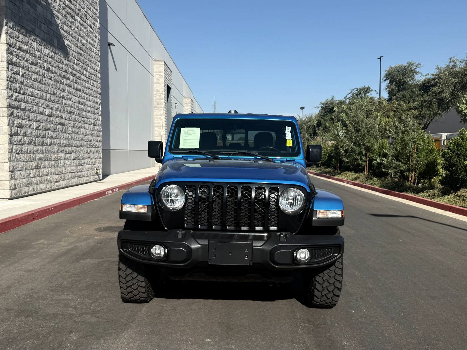 Used 2021 Jeep Gladiator Sport AWD/4WD image 2