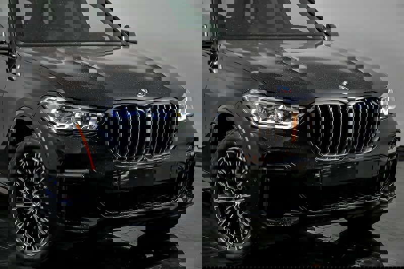 Used 2023 BMW X5 M50i w/ Executive Package image 2