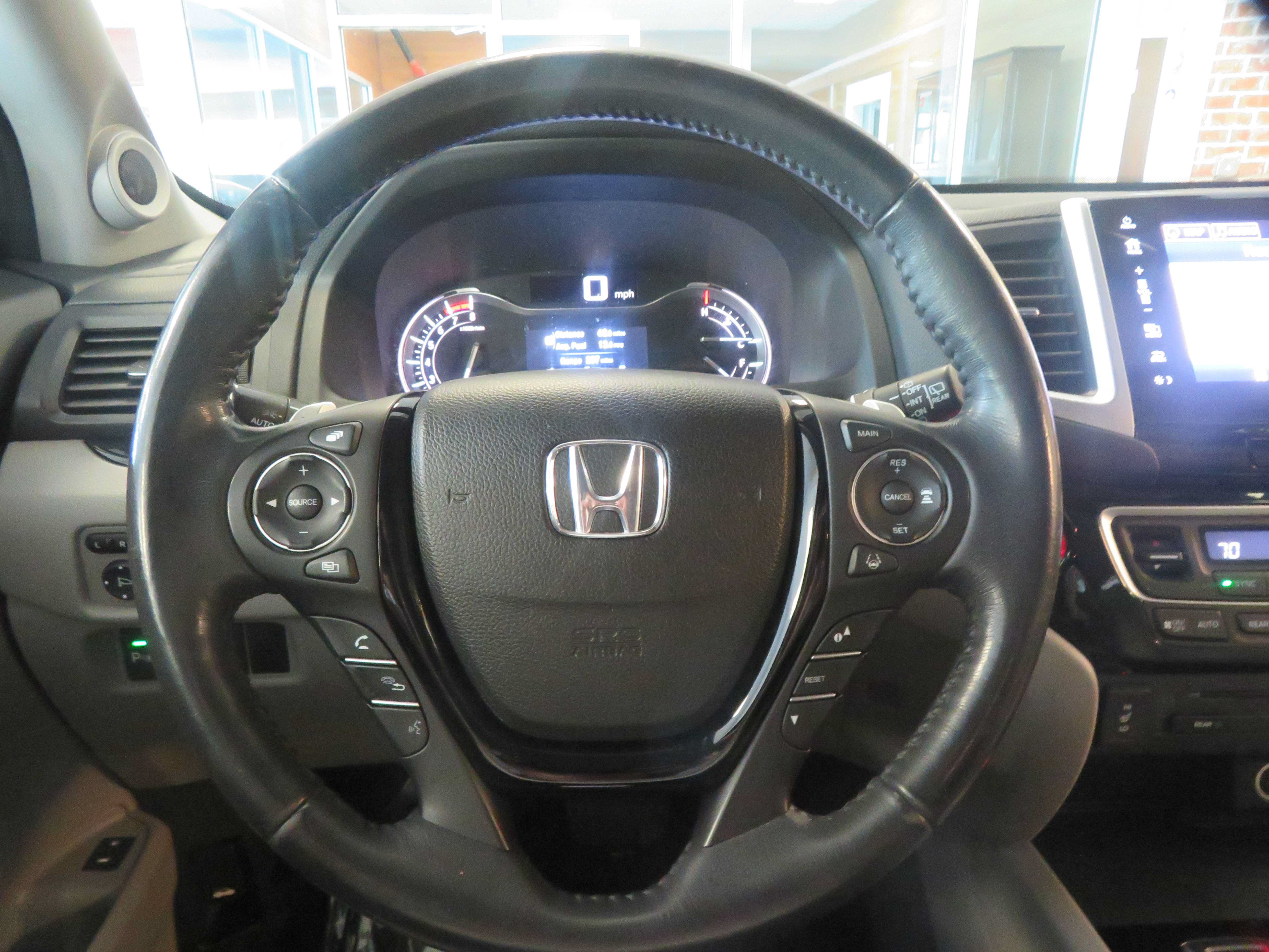 Used 2017 Honda Pilot Touring image 34
