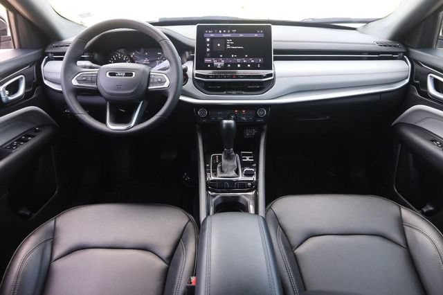 Used 2025 Jeep Compass Limited AWD/4WD image 21